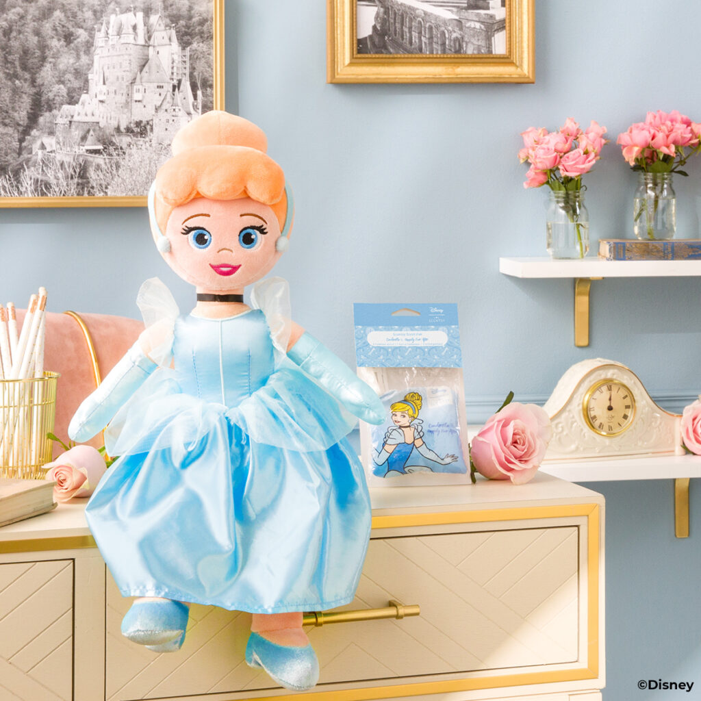 Cinderella Scentsy buddy and her accommodating scent pak. 