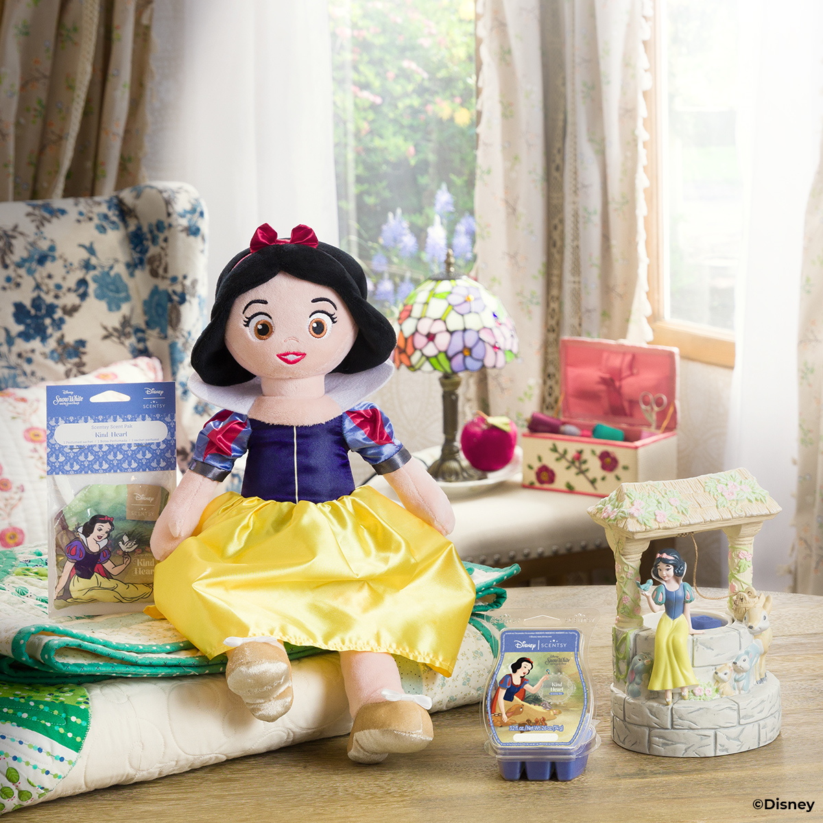 Scentsy's Snow White collection with warmer and buddy