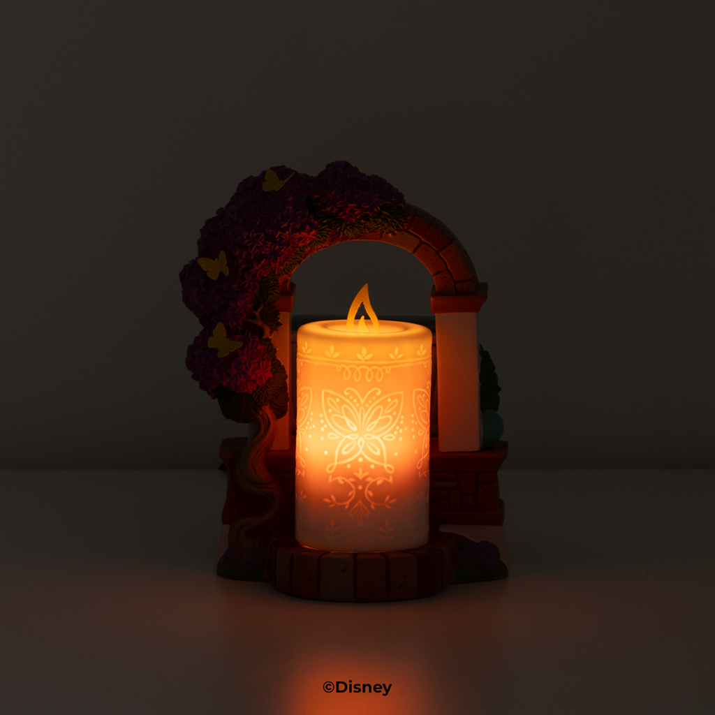 The glow from the Scentsy Encanto warmer