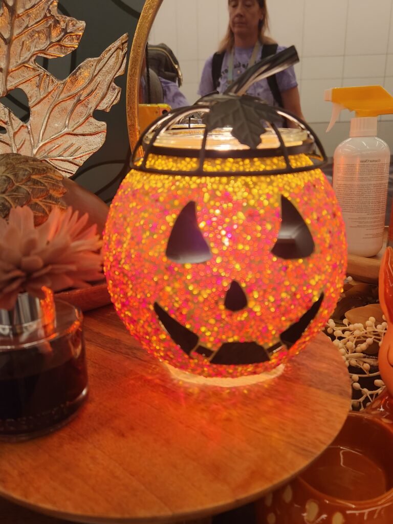 Gleaming Grin warmer