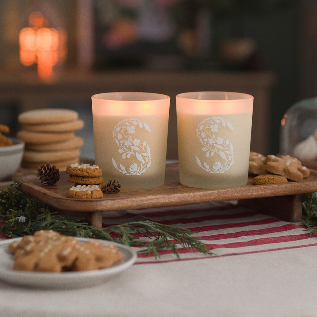 scentsy new Sugar cookie candle and gingerbread hugs candle