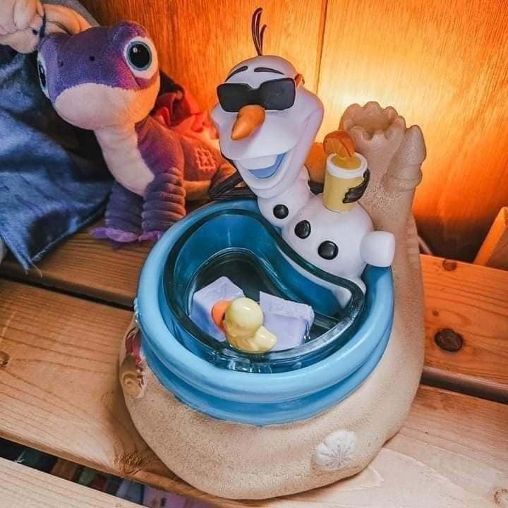 Close-up of the Disney Olaf at the Beach Scentsy Warmer showing beach details like the crab, seashell, and floating rubber duck.