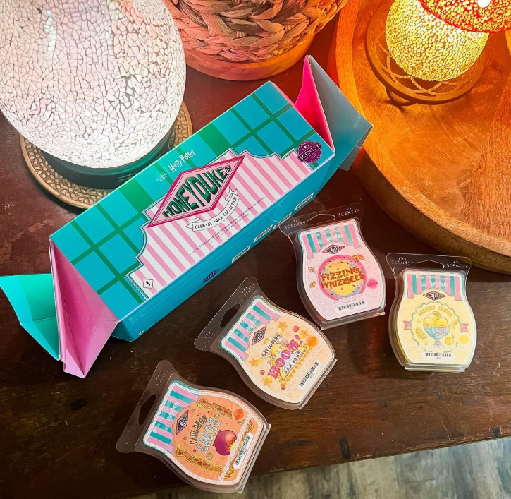 Harry Potter Honeydukes Scentsy Wax Collection featuring candy-inspired fragrances like Fizzing Whizzbees and Bertie Bott’s Every Flavour Beans, packaged in a whimsical pink and teal gift box.