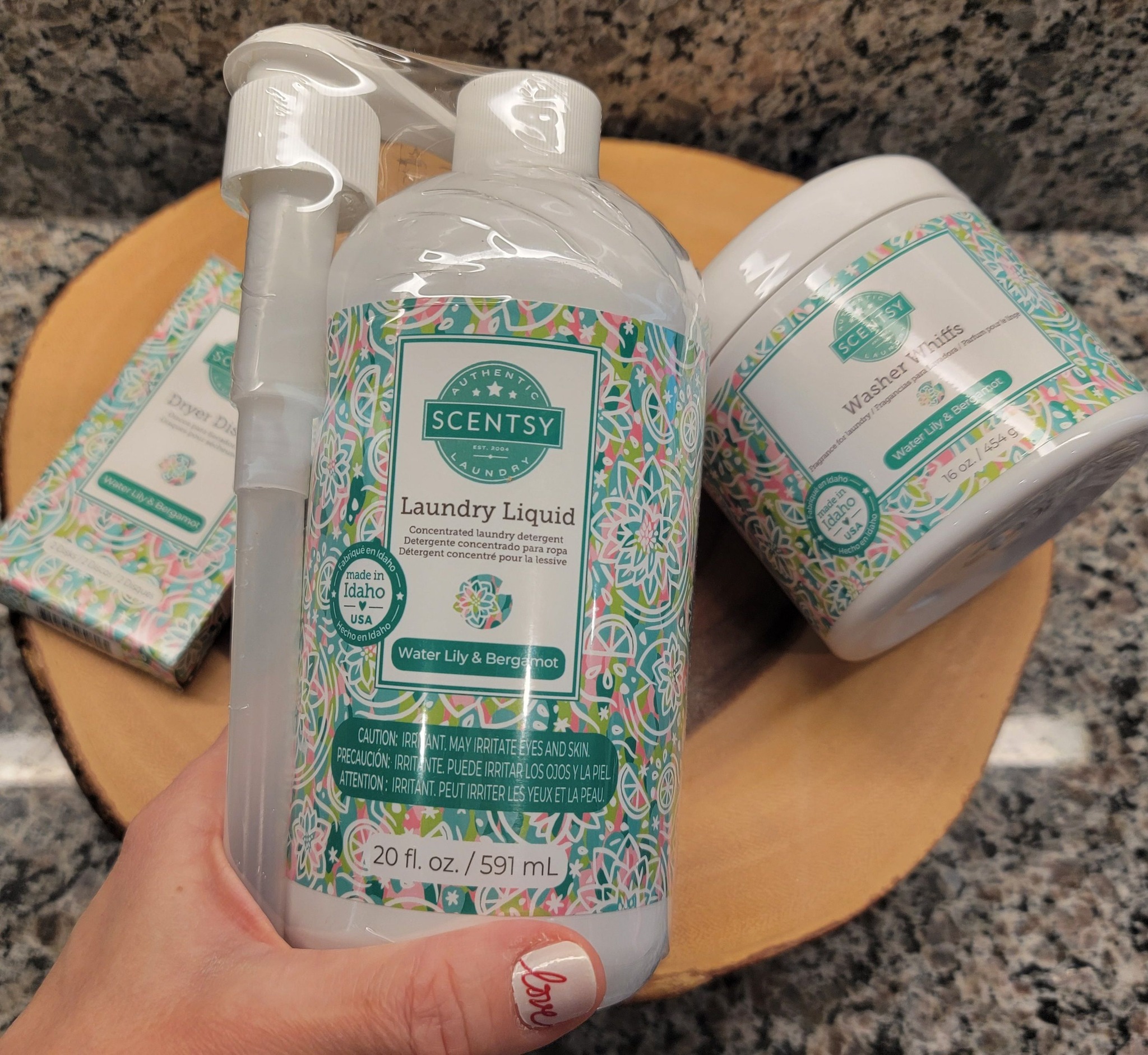 Scentsy Water Lily & Bergamot laundry collection featuring Laundry Liquid, Washer Whiffs and Dryer Disks.