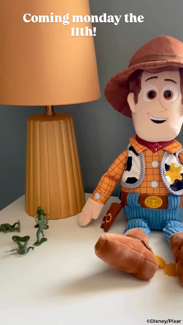 The claw has chosen the items to release for the toy story collection . 
And, did you know the 1st movie released 30 years ago?! RUDE!! 
Coming monday the 11th. 

#xoxoamberg #disney #Toystory #homefragrance #scentedhome #pixarstudios #pixar
