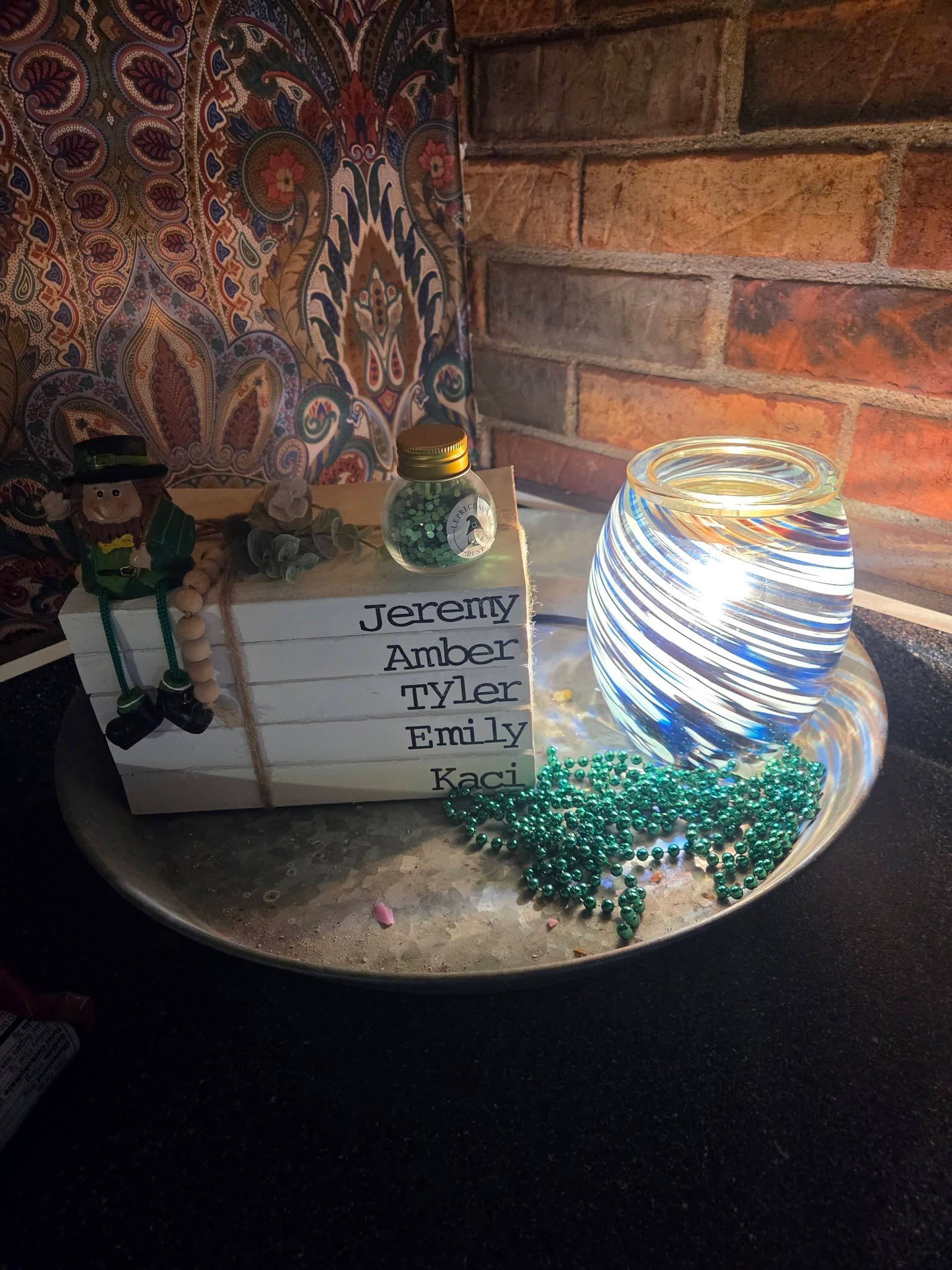 Switched the decor to St. Patrick's day stuff. 

It isnt much.

Im not great at decorating. But it makes me smile. Makes me feel like I tried. 

And sometimes that's all you need.

Xoxo