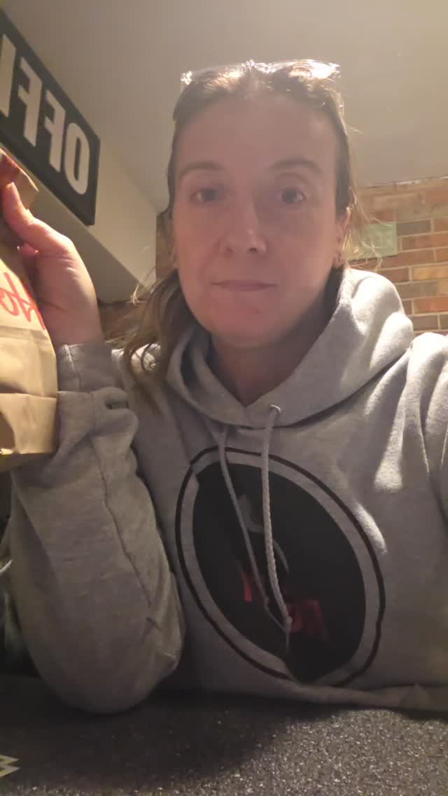 My favorite, so far. The only reason I like tax season...@timhortonsus apple fritters!!

#xoxoamberg #applefritter #foodreview