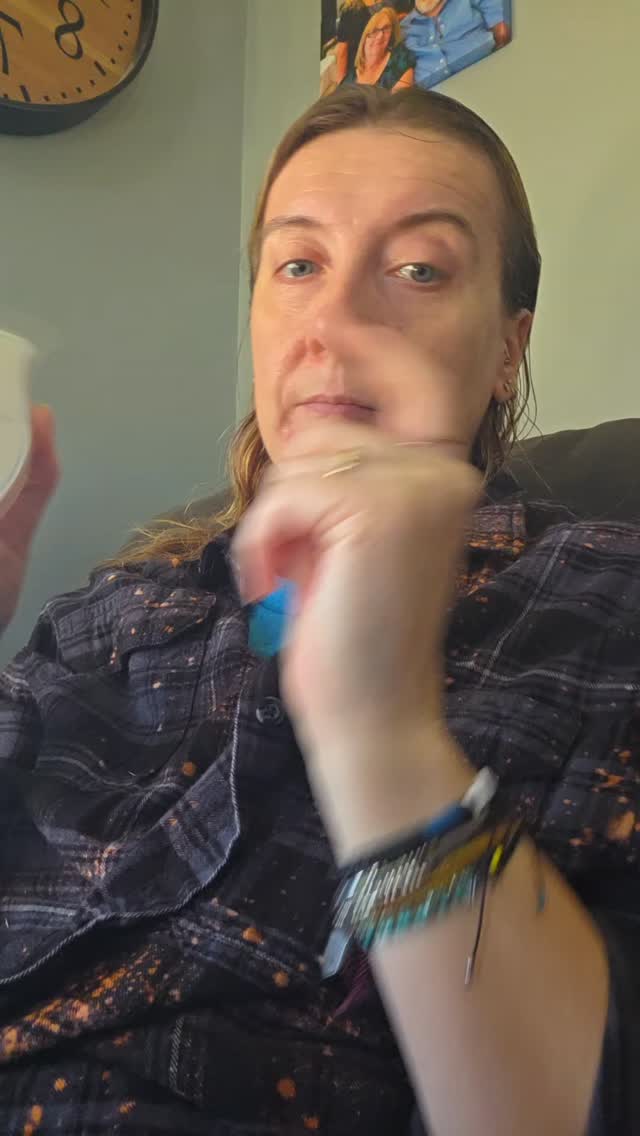 Really really nice. Cotton blossom & cedar.
#xoxoamberg #homefragrance #scentedhome #waxmelt #sniffreview