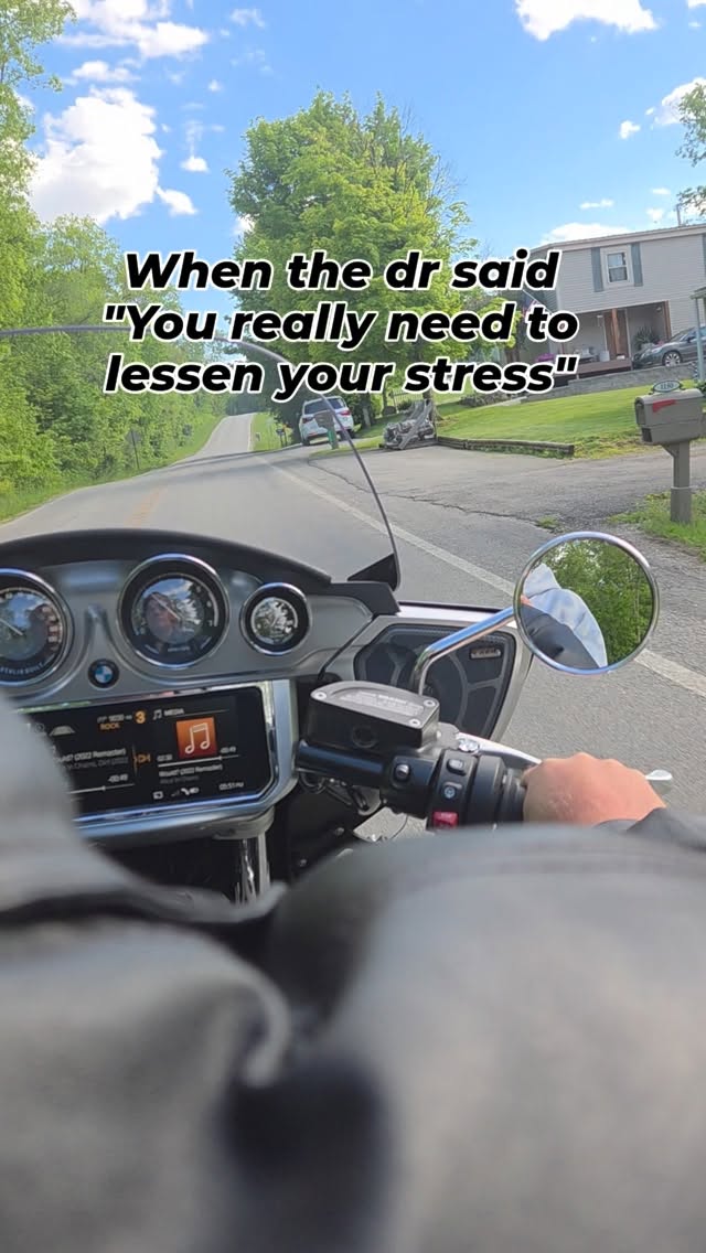 Wind therapy is sometimes exactly what you need.
#xoxoamberg #motorcyclelife #windtherapy