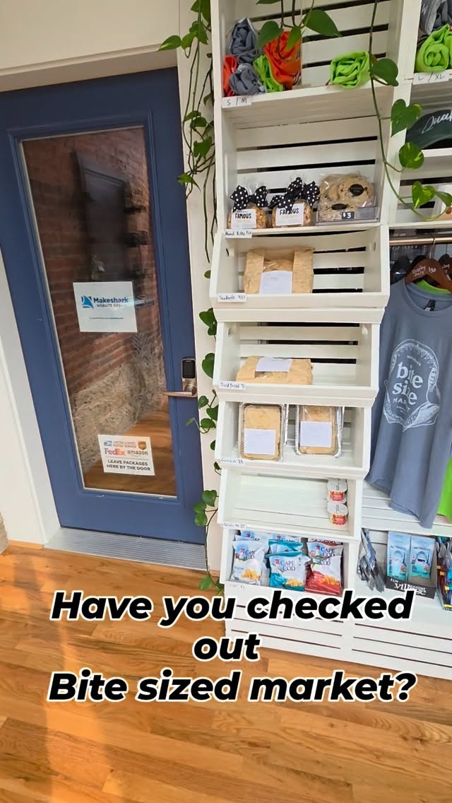 @bite_size_market is the cutest. And I really really love the concept . Add this to my dream to do list

#xoxoamberg #wilmingtonohio #clintoncountyohio #bitesizemarket