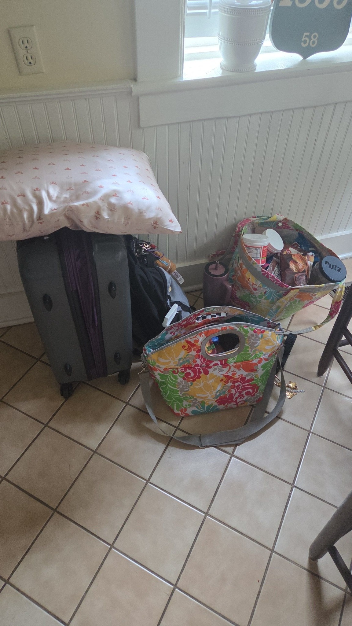 My bags are packed, heading home today. 

Did my convention season look different this year? Yep. 

But it really was exactly what I needed. I still got the same energy, excitement, ab workout, pictures as usual...just a lot more relaxing. 

@ynicki444 im so glad you didn't walk up those stairs all those years ago. I couldn't do this gig or life without you, like seriously. Thank you for also wanting to do this crazy perfect change this year. We both needed this.

Keep watching, keep supporting, or keep hating (i always thank my haters) because per usual,  im gonna keep going 😉

Jeremy get the house clean, bed made, and your girlfriends out...im coming home.