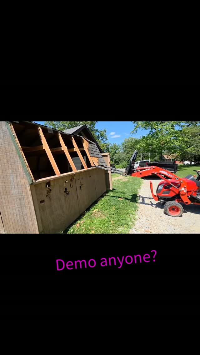 If you didn't know, I want to run over things..tank style. 
I also think everything is way easier than what it is. 
Third, I even had on the seat belt. 

#xoxoamberg #demo #tractor #beautifulcrazy