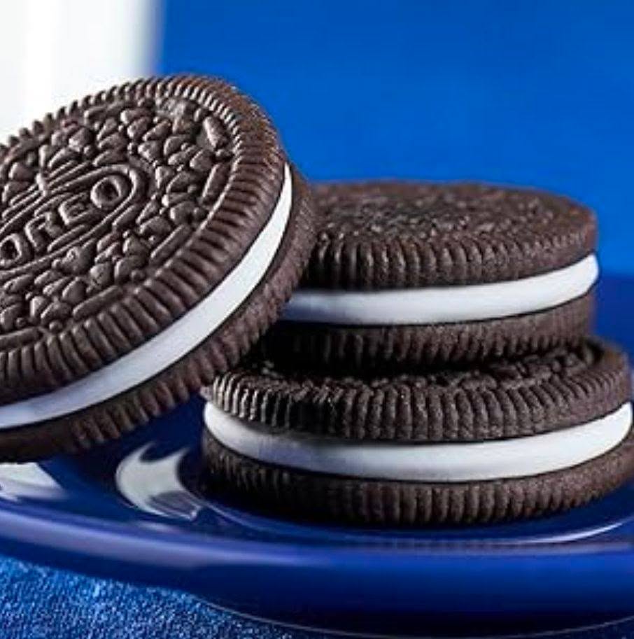 Omg who is obsessed with #oreogate ?

I need to know what the teacher said? And Michelle needs to spill it. 

Who is glued?