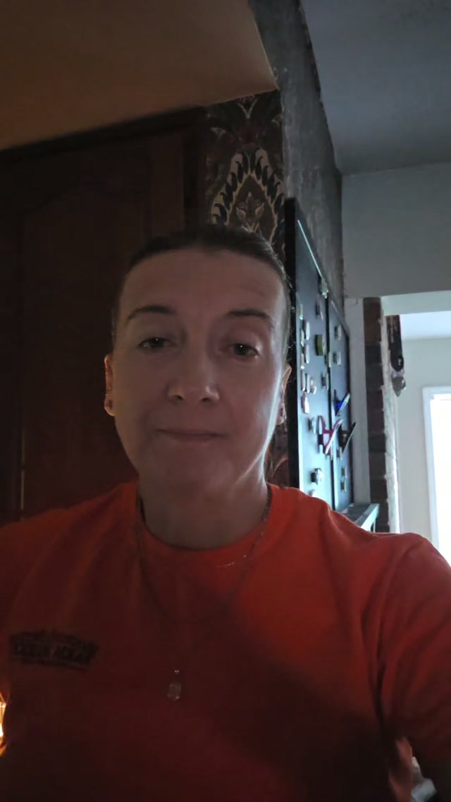 Im not as young as I use to be. And would you have a pet opossum?

#xoxoamberg #parttimejob #followalong #newhire #stayathomemom